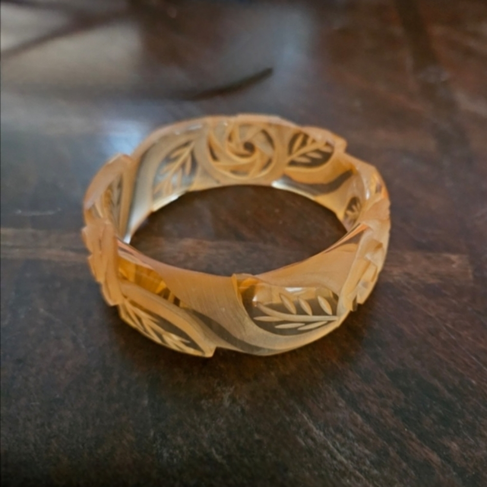 Christina Defalco Carved Resin Lucite Bangle bracelet Italy vintage